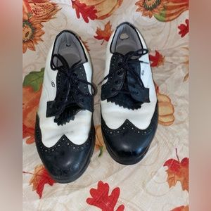 Footjoy shoes men size 8.5 white and black “Terrain”